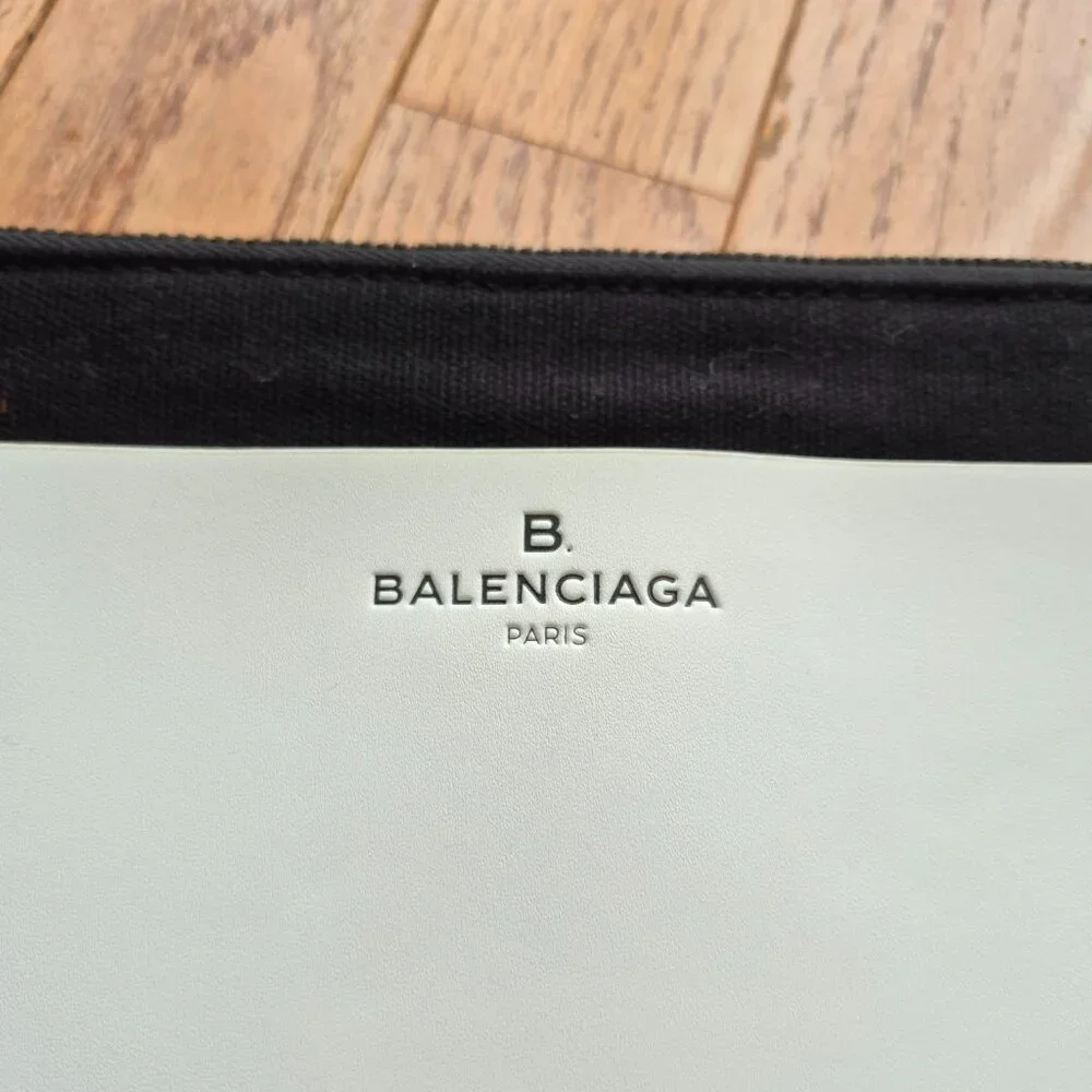 BALENCIAGA PARIS Multiuse Pouch Travel Zip Bag Clutch Black & White - Picture 2 of 9